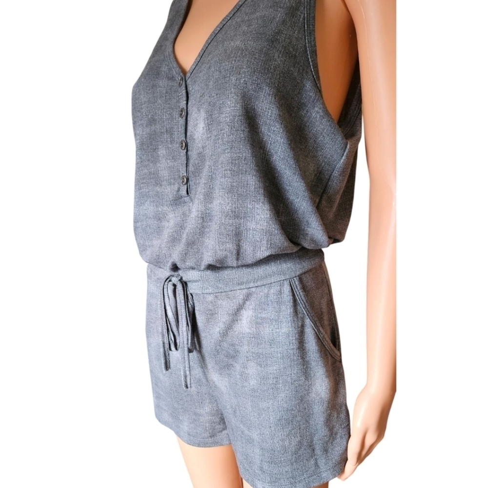 WM Waist Defined Sleeveless Romper Burnout Gray Sz M Preppy Casual Comfort